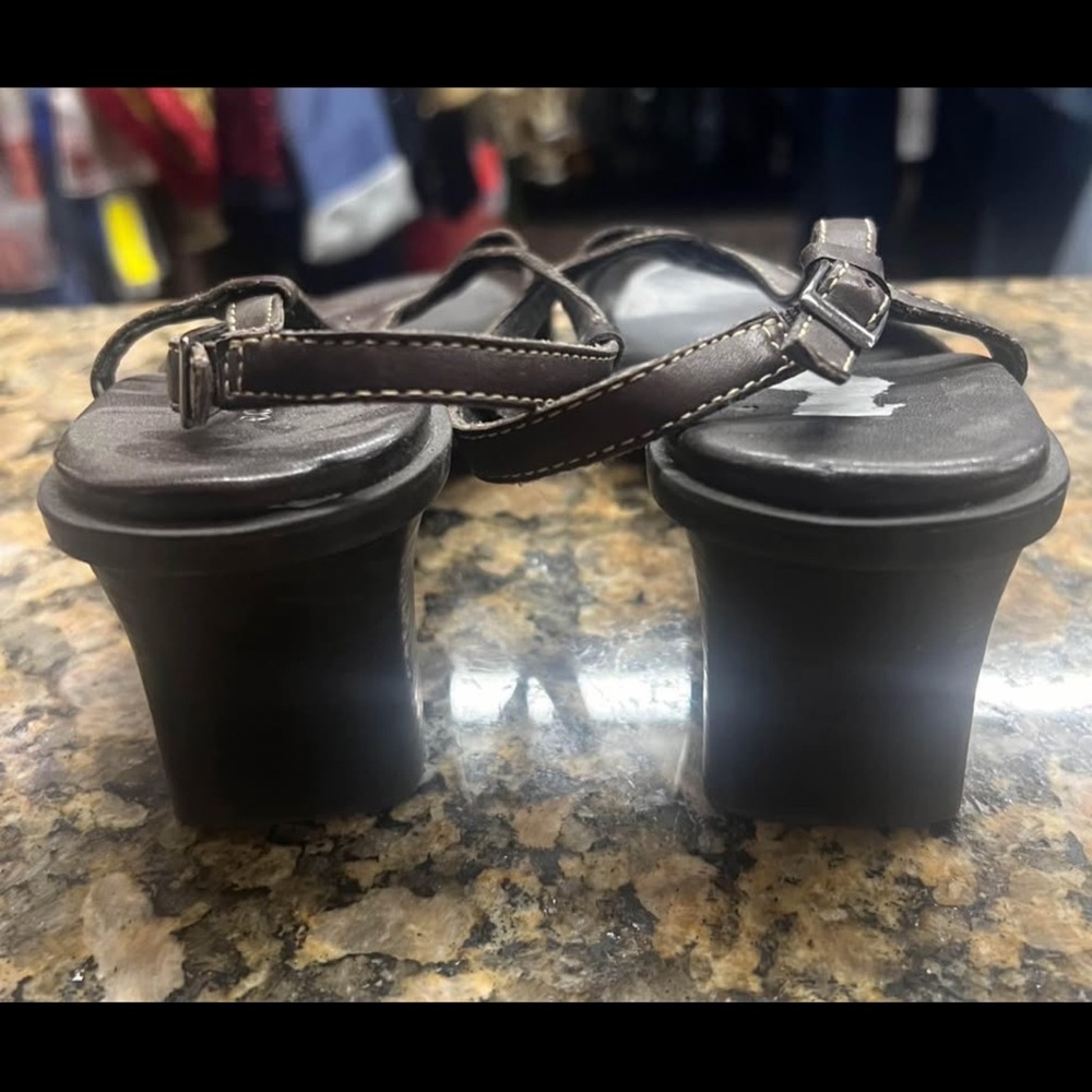 Easy Spirit Brown Leather Slingback Heels Size 7.5 - Picture 3 of 4